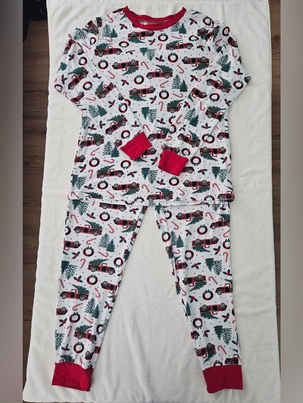 Holiday FAMJAMS Red Christmas Truck Pajama Set White Red Medium